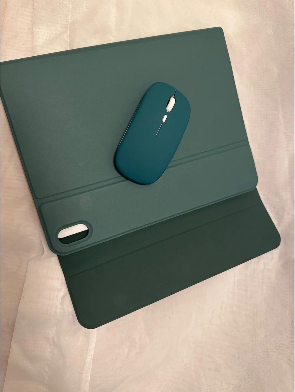 iCONNECT Forest Green iPad 11th gen Bluetooth Keyboard and Mouse Set with Case